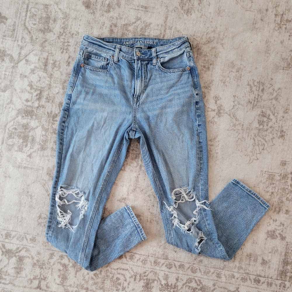 American Eagle Women's Size 4 Distressed Mom Jeans Medium Wash Straight Leg